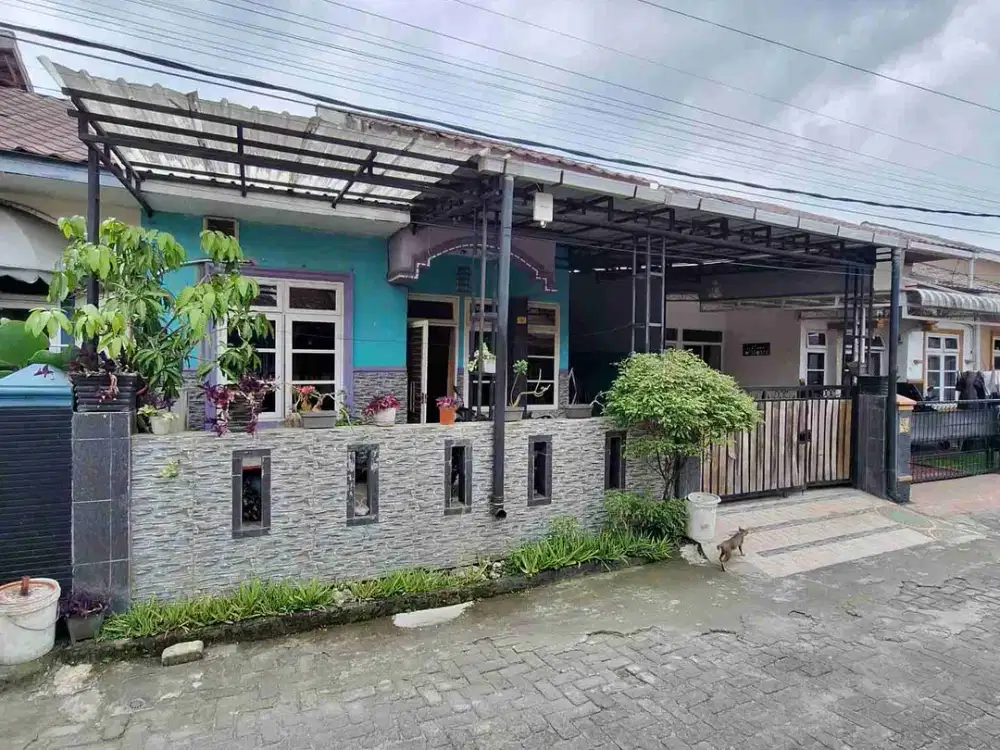 RUMAH KOMPLEK SANGAT STRATEGIS