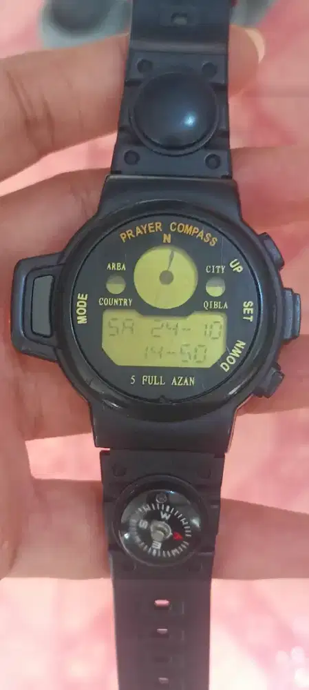 Jam digital dari arab ada suara azan full,alarm 5 waktu sholat