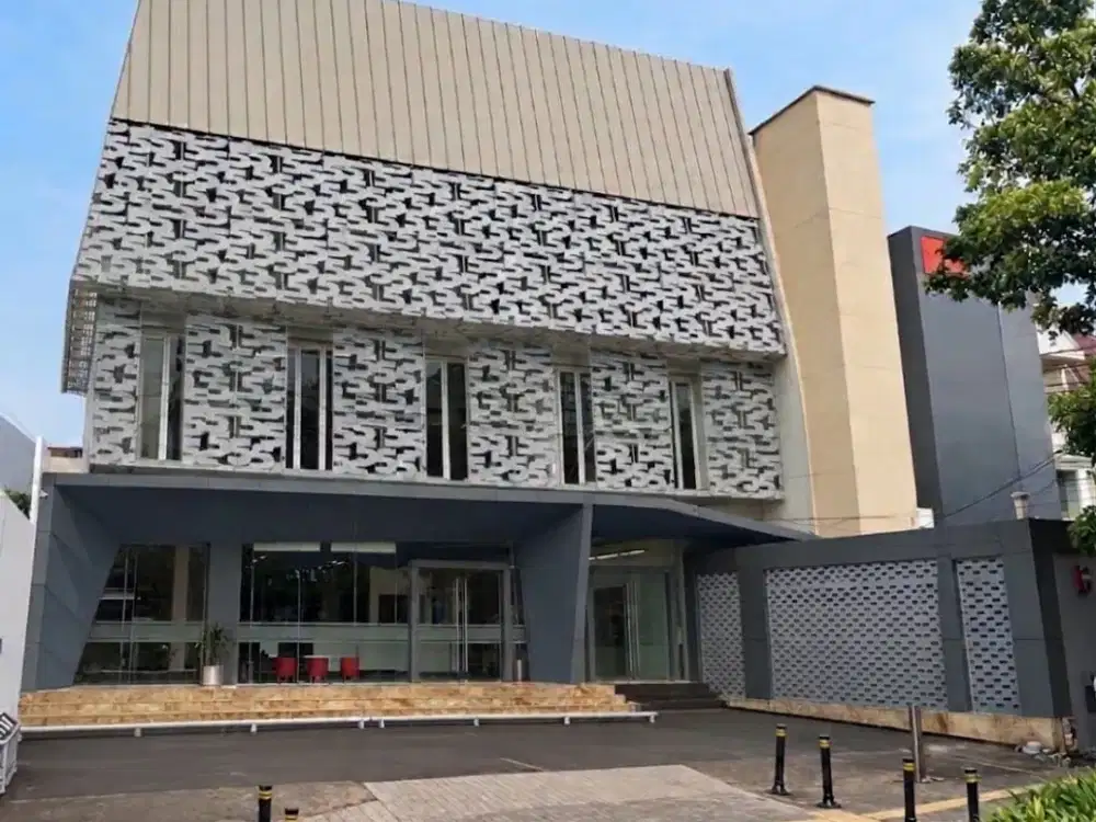 GEDUNG MINI BUILDING 4 LANTAI KEBAYORAN BARU JAKARTA SELATAN LOKAS STRATEGIS PARKIR LUAS