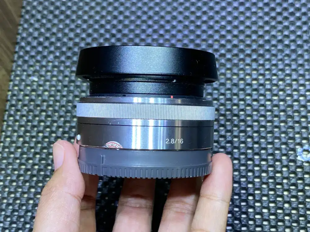 Lensa Sony 16mm