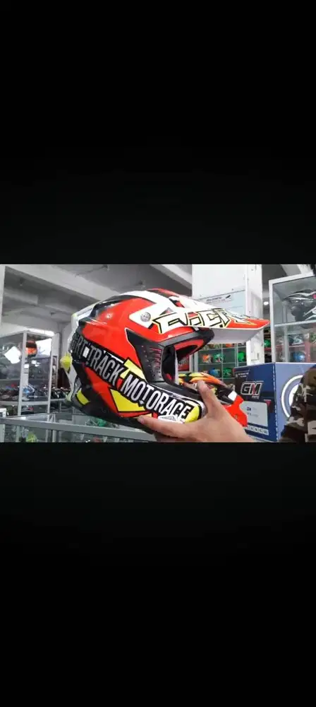Helm GM cros murah meriah