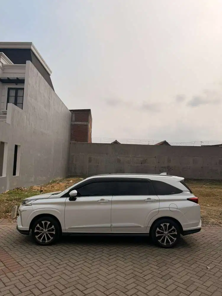 Toyota Veloz 2022 Bensin. Pemakaian 2023 istimewa. Tangan pertama !