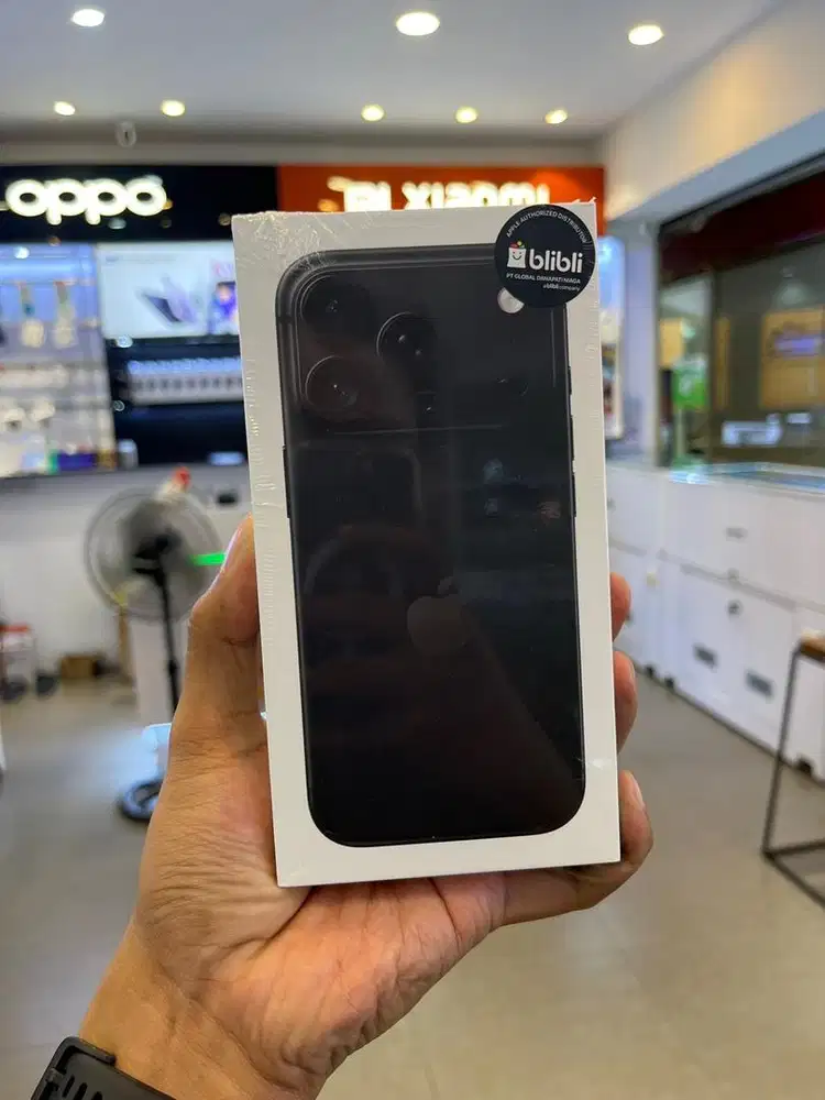 Apple iphone 18 pro 512gb, garansi resmi 1th bisa kredit.