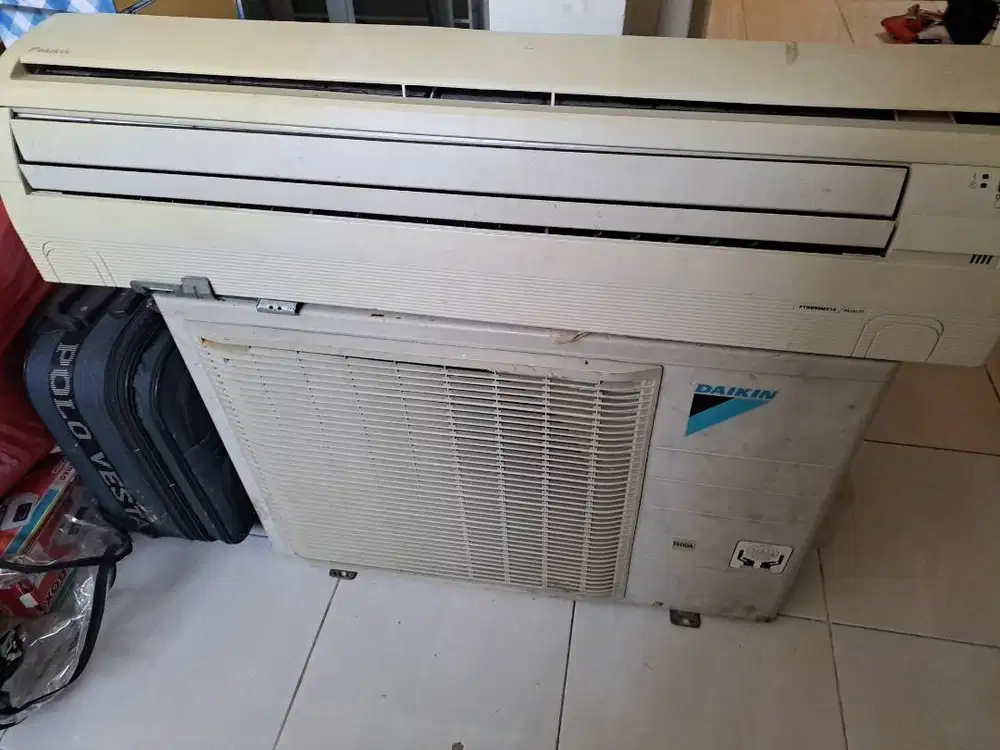 Jual 1 unit indoor outdoor AC Daikin 2PK