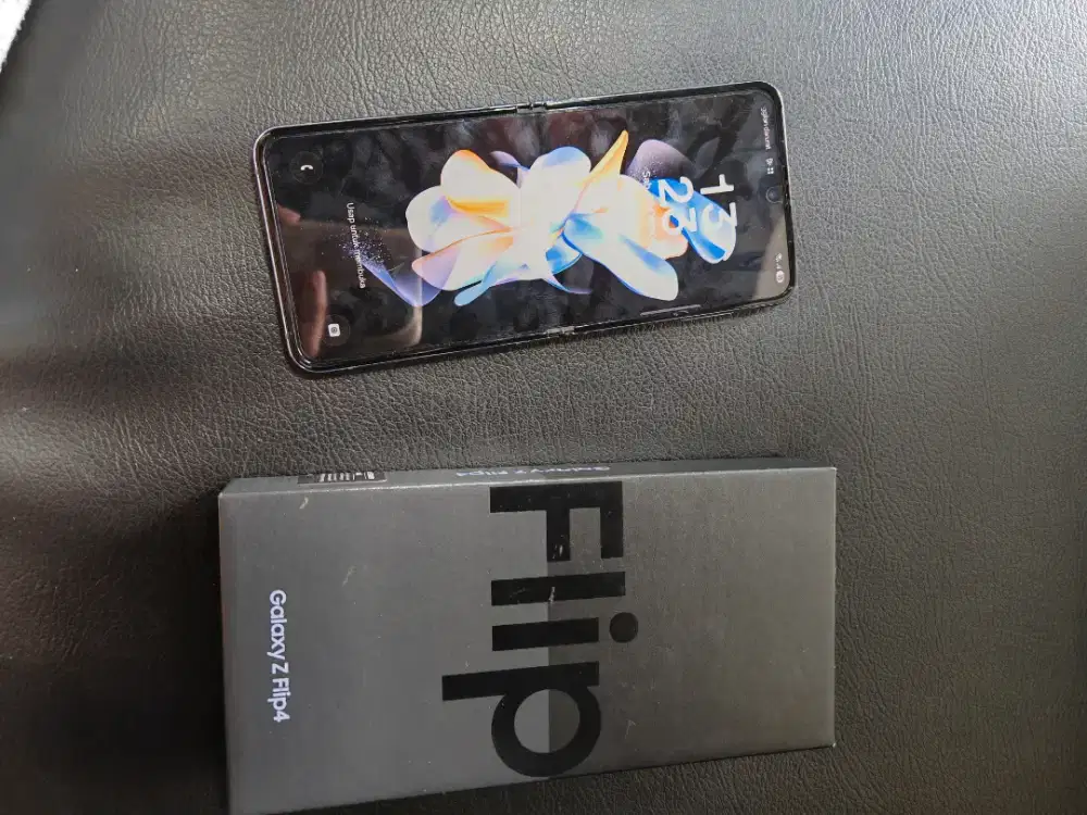 Samsung Galaxy Z Flip 4 8/512GB SEIN Fullset – HP Lipat Premium