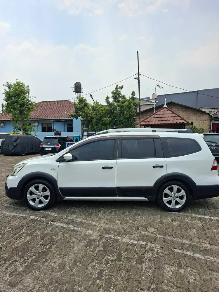 Dijual Nissan Grand Livina Xgear 3 baris 2014