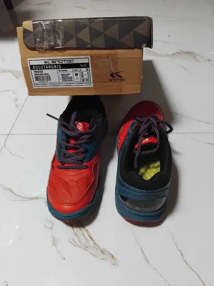 Jual sepatu olahraga