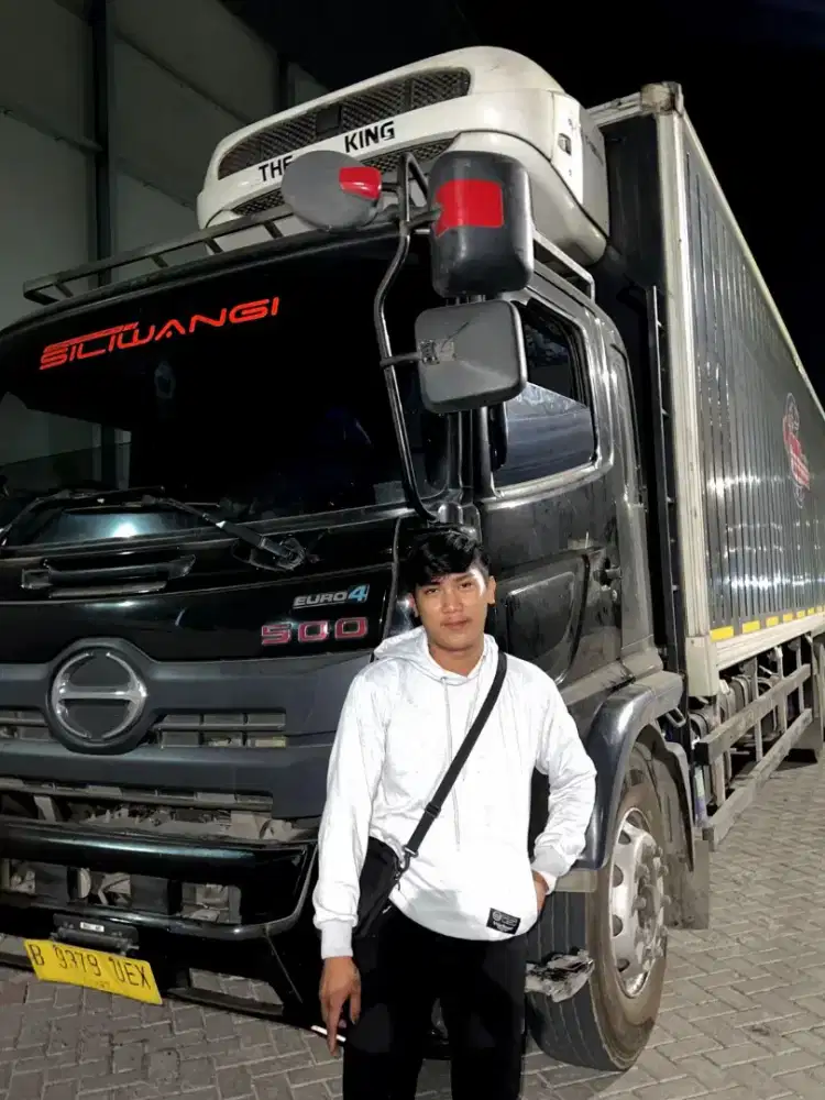siapa tau ada yg mencari supir pribadi