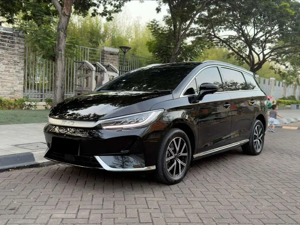 BYD M6 Superior Listrik