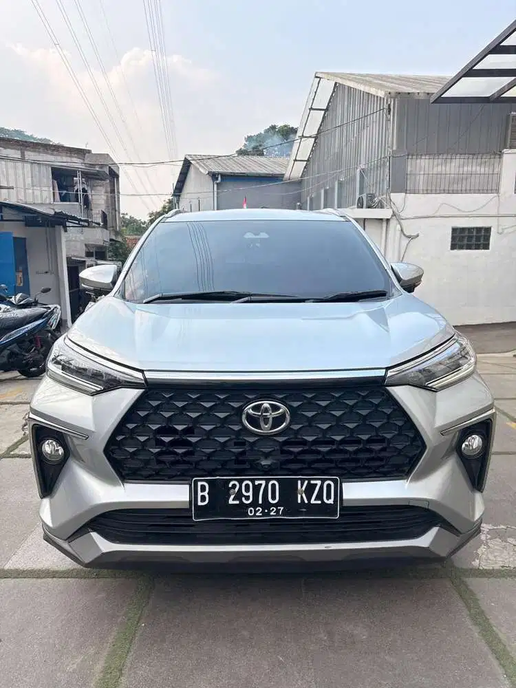 Toyota Avanza Veloz Type Q CVT TSS A/T Warna Silver