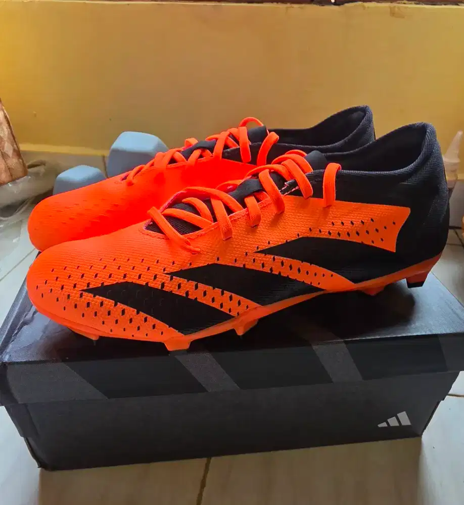 Sepatu bola Adidas Predator Original