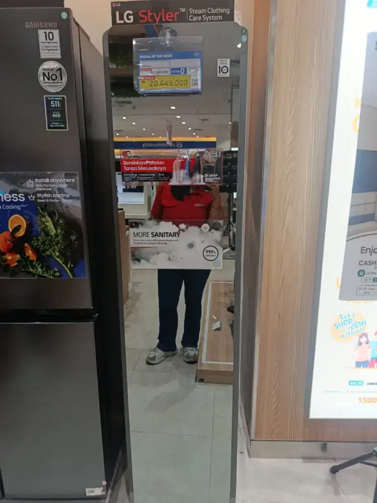 LG CLEANING MACHINE STYLER MIRROR