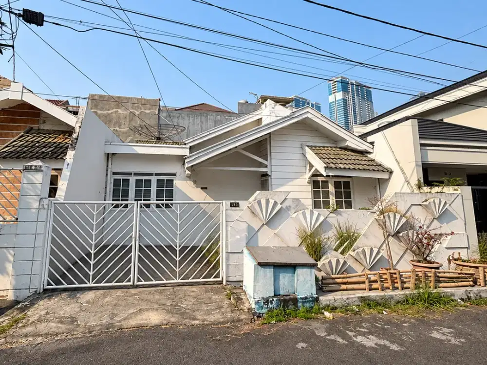 Dijual Rumah Putih Minimalist Daerah Wisma Permai! 1 LT!