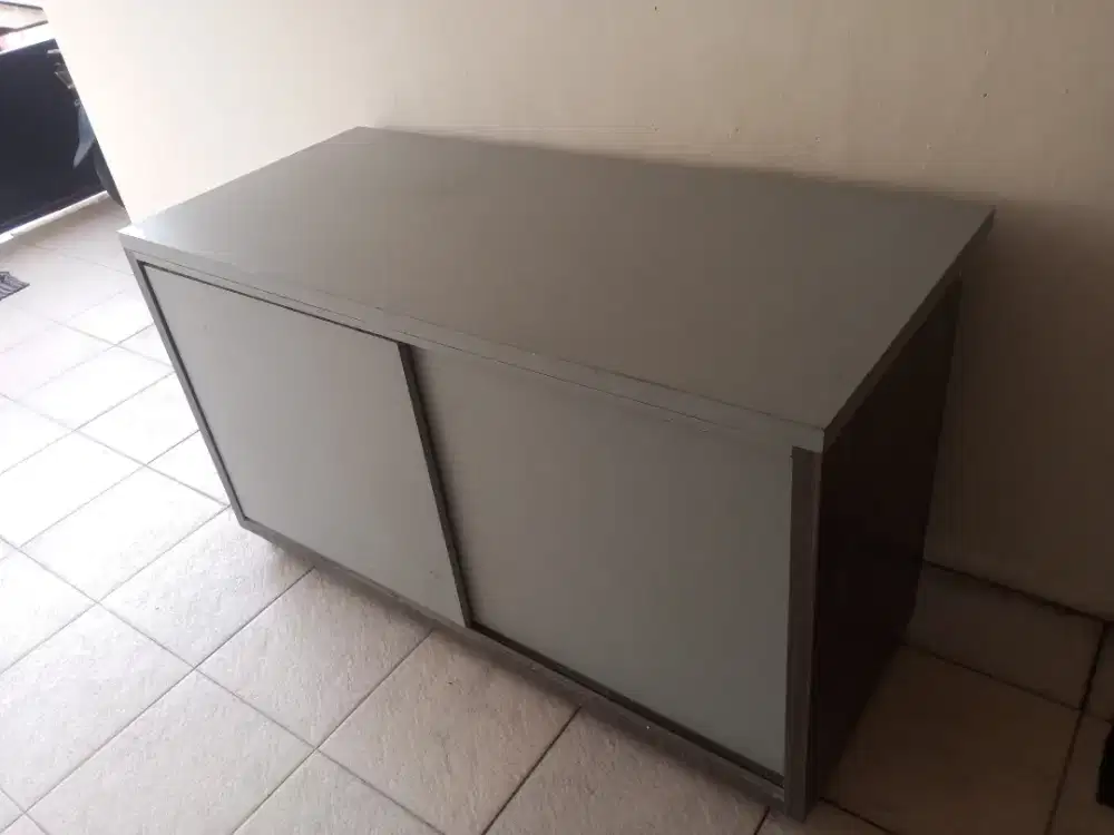 Meja kabinet pintu sleding