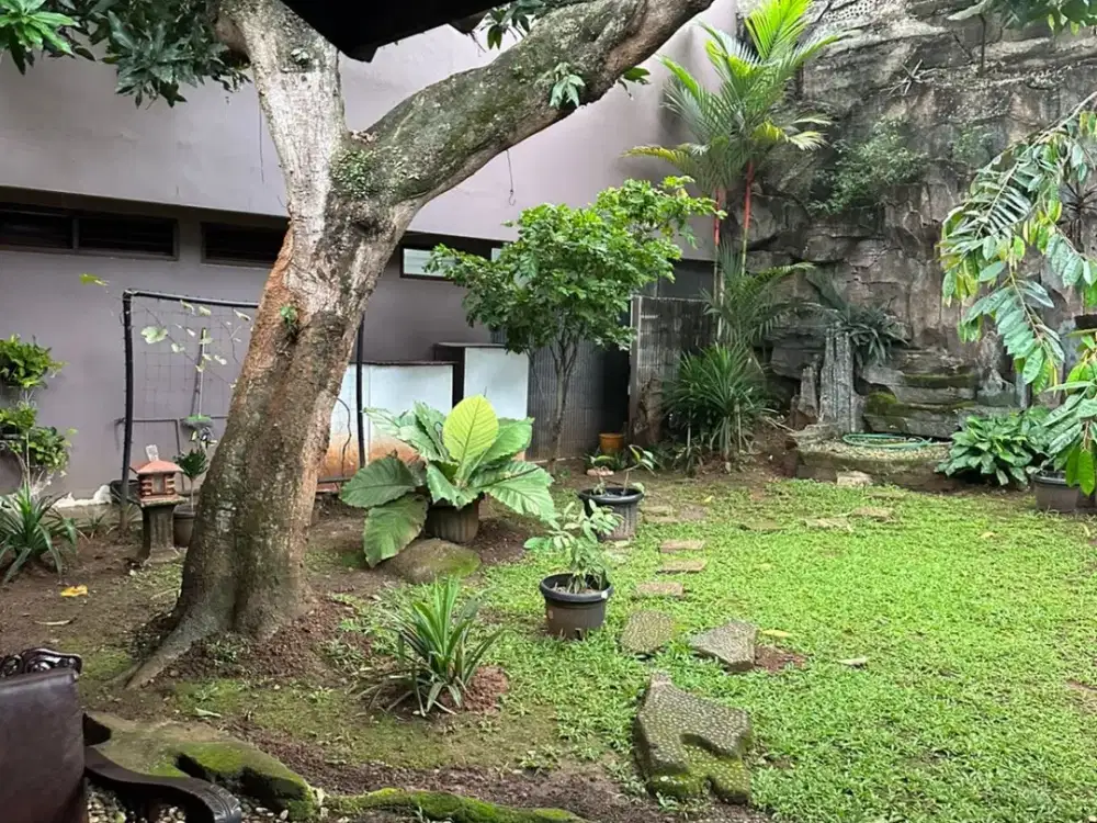 DIJUAL CEPAT! Rumah 1 Lantai Jl. Adhyaksa Raya, Lebak Bulus – Tanah 888 m², Taman Luas