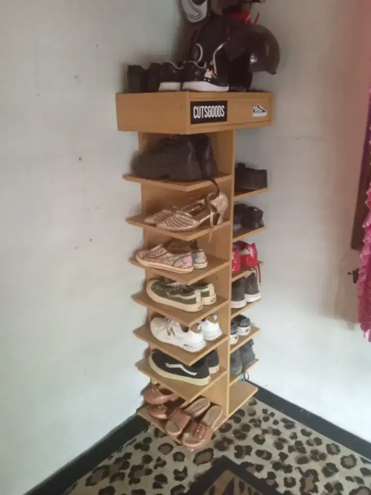 Rak sepatu kayu