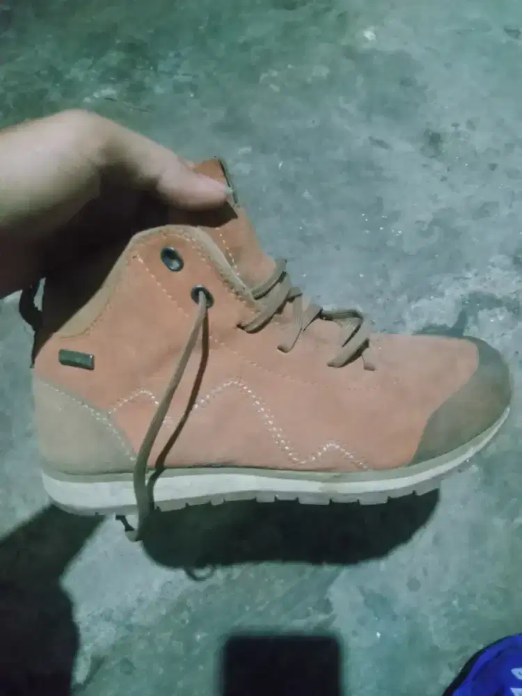 Sepatu outdoor second Eiger