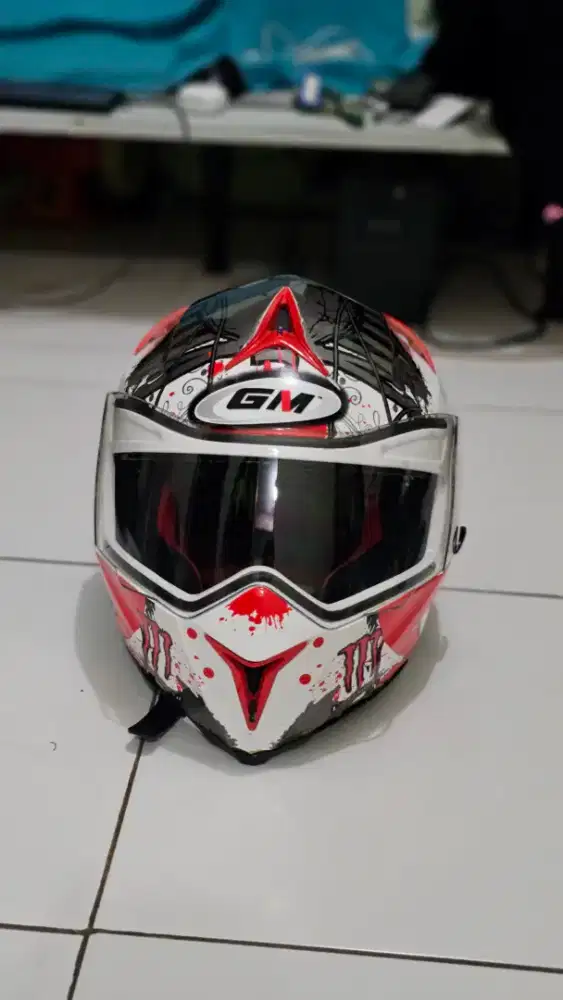 Helm Gm size Xl kondisi bekas masih mulus minus busa di hidung hilang