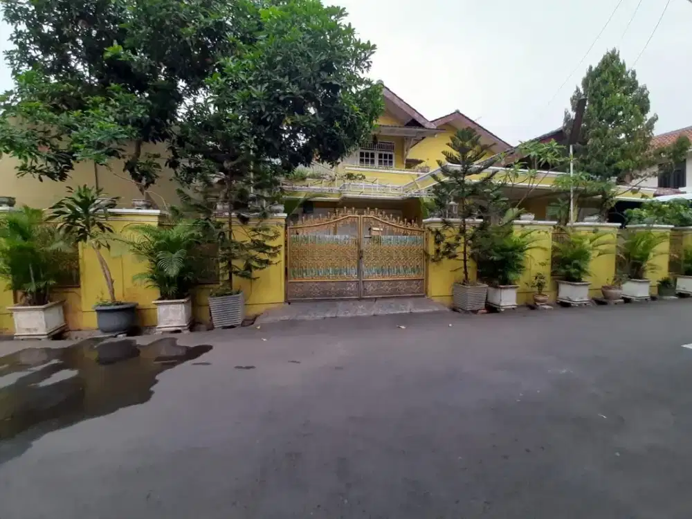 DIJUAL RUMAH 2 LANTAI MEWAH & LUAS DI PONDOK KOPI JAKARTA TIMUR