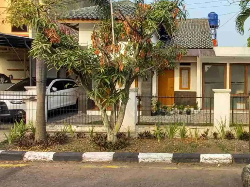 Di jual rumah dalam komplek di Cipamokolan Soekarno Hatta