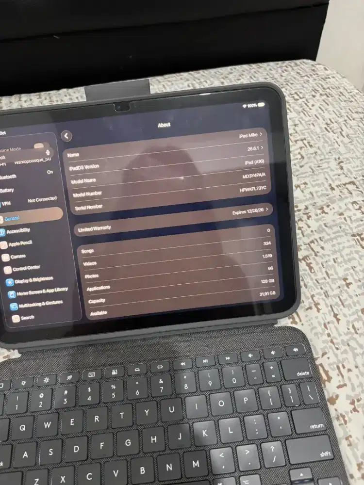 Ipad A16 Grey 128GB(+ Keyboard Logitech)