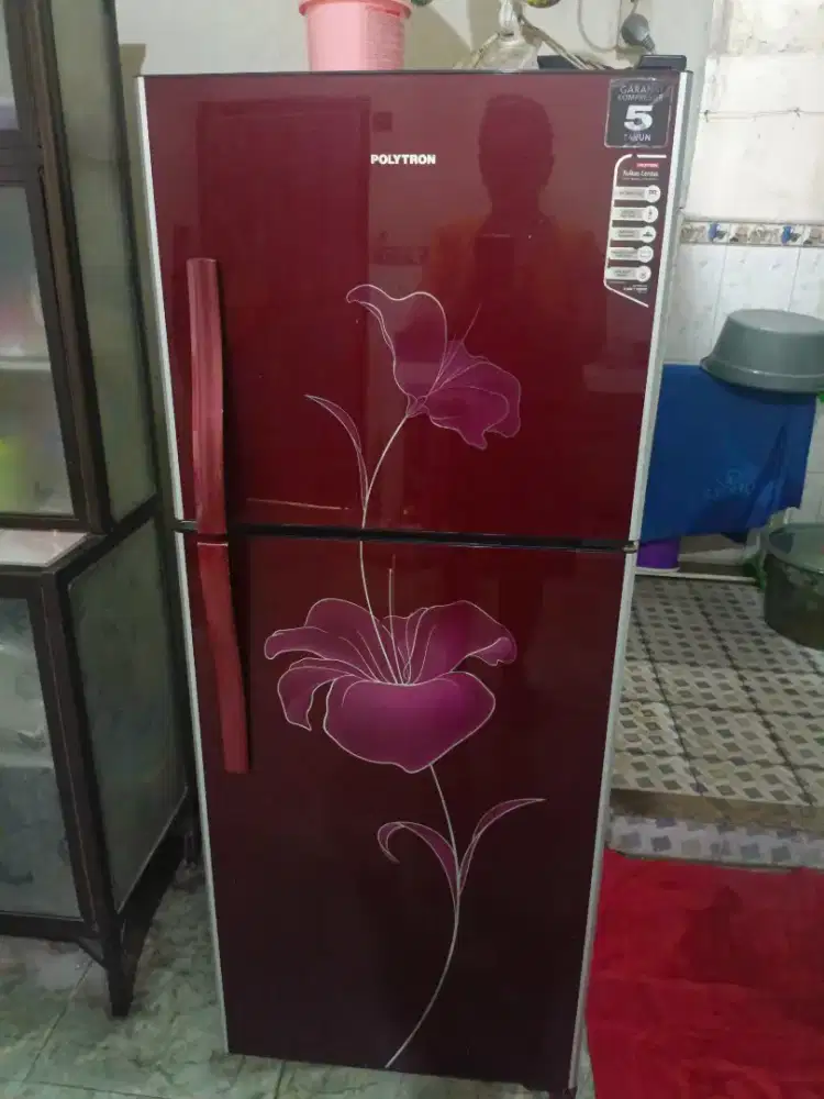 Lemari es/kulkas polytron 2 pintu