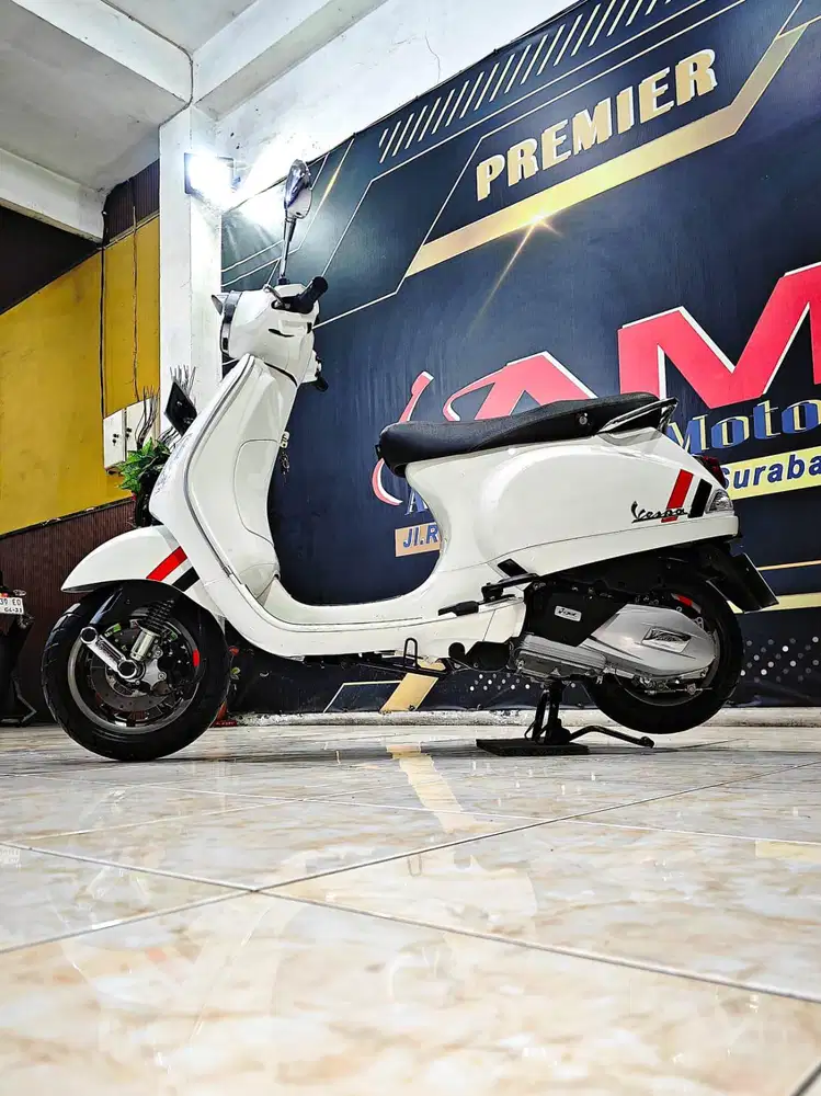 Piaggio Vespa lx 125cc white glossy th 2024. Anugerah motor rungkut