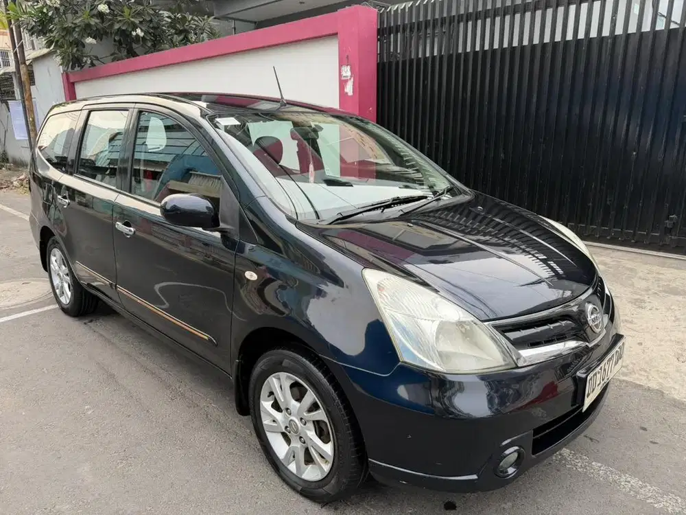 Grand livina 1.5 XR automatic 2011 istimewa 95% cat asli