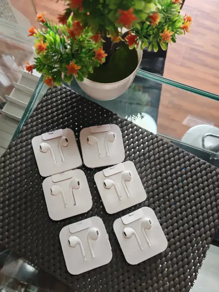 Headset iPhone Kabel Baru – Earphone Lightning untuk iPhone
