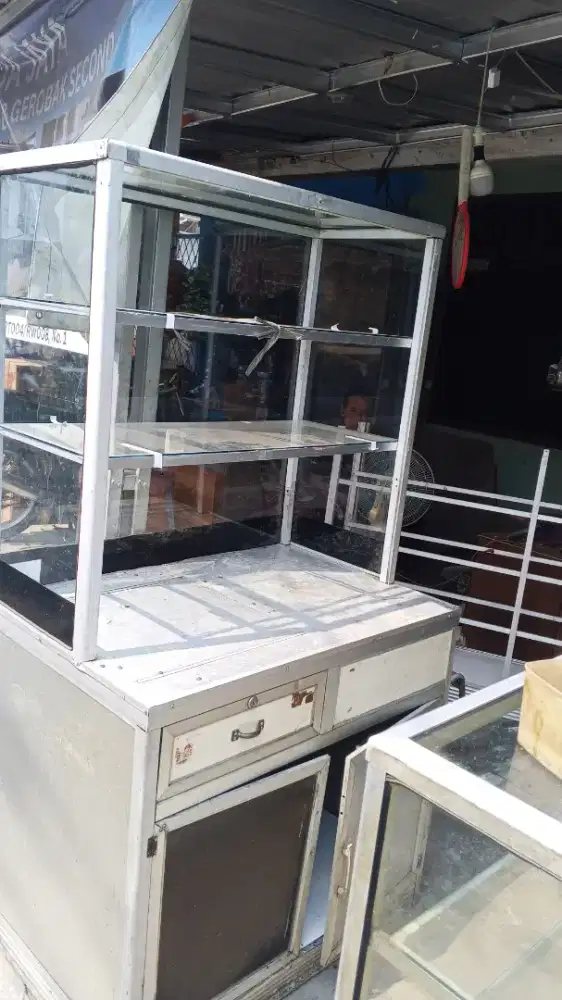 Etalase warung nasi