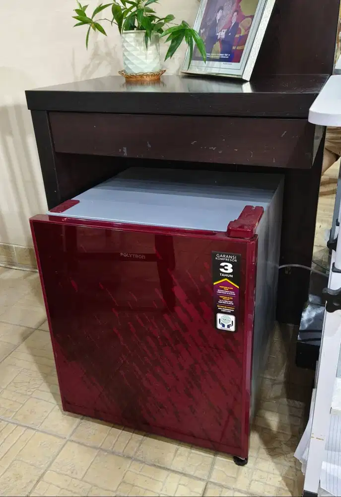 Kulkas Mini Bar Polytron PRH 51R