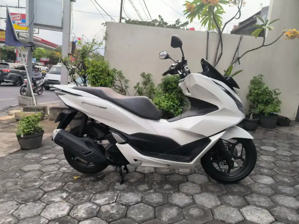 Honda PCX 160  Putih