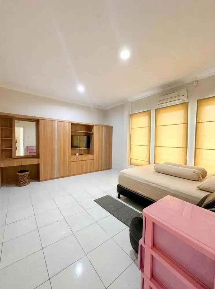 Dijual Rumah 2 Lantai Siap Huni Depan Taman di Kota Wisata Cibubur