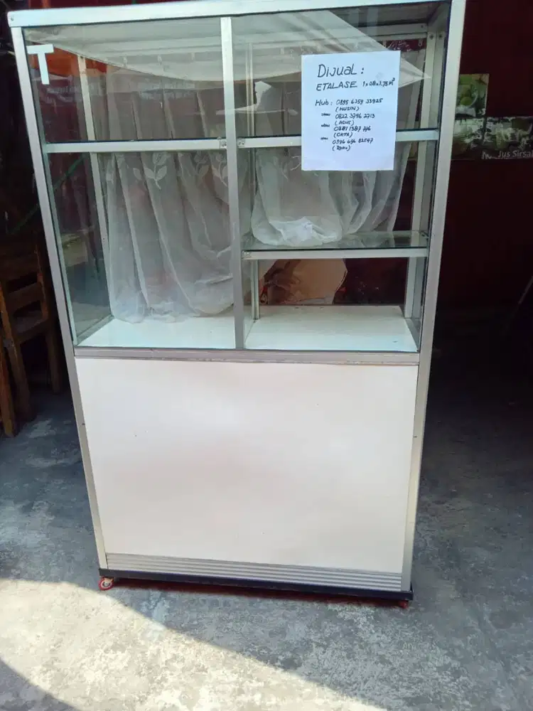 DIJUAL ETALASE KACA murah !!
