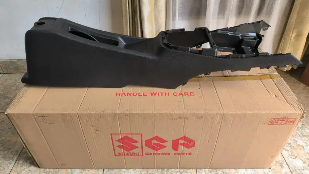 Konsol Box Tengah Mobil Suzuki XL7 Zeta