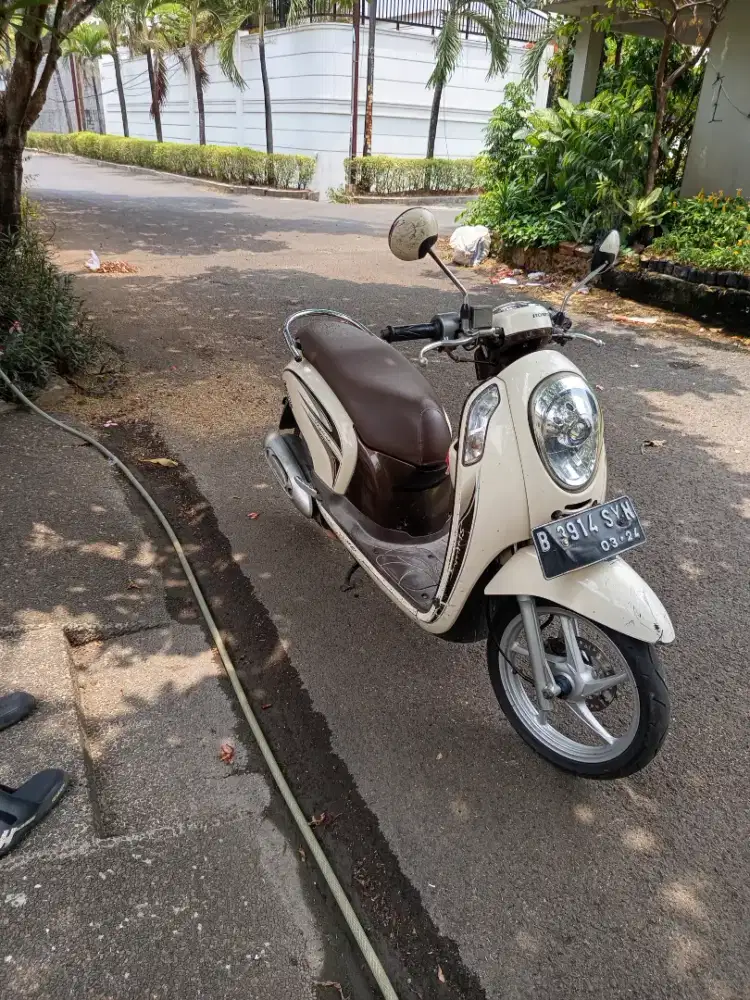 Jual honda scoopy Thn 2014 warna craem