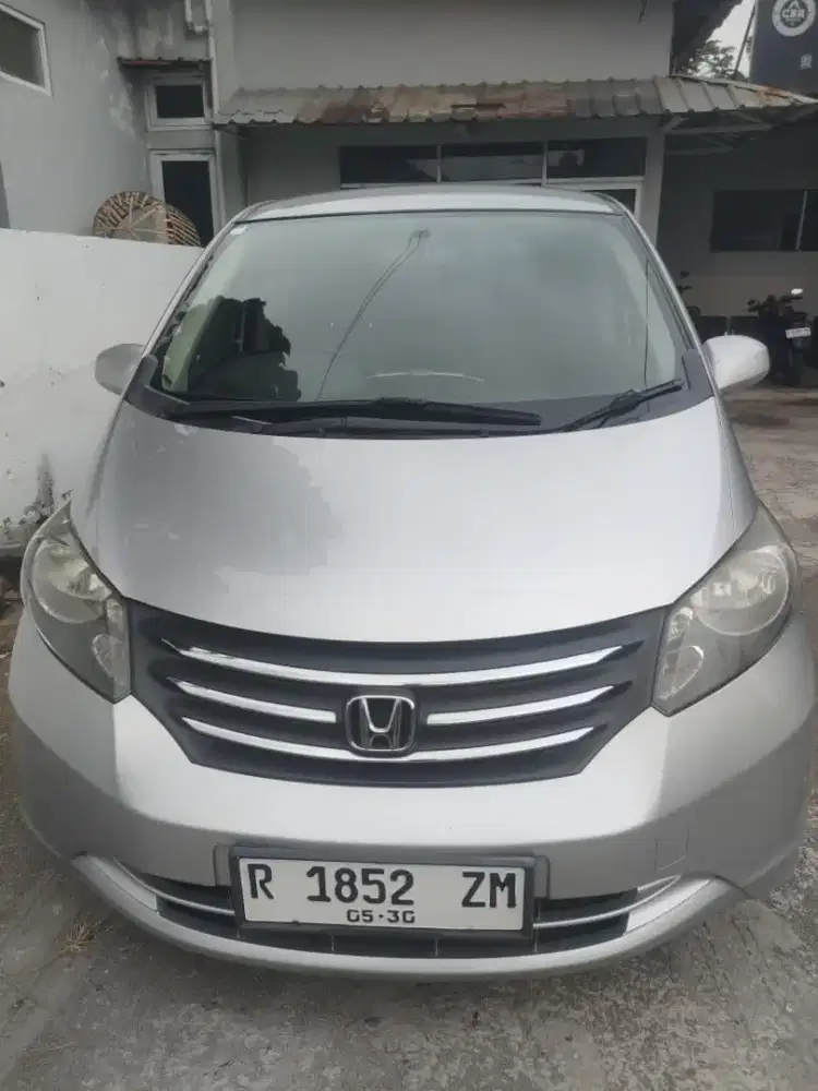 Honda freed psd 2010