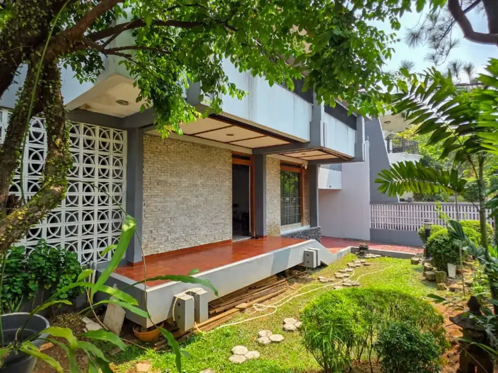 Dijual Rumah One Gate System Row Jalan Lebar di Pondok Indah Jakarta Selatan