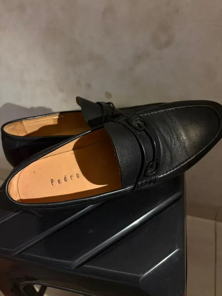 Pedro Icon Leather Loafers berwarna hitam