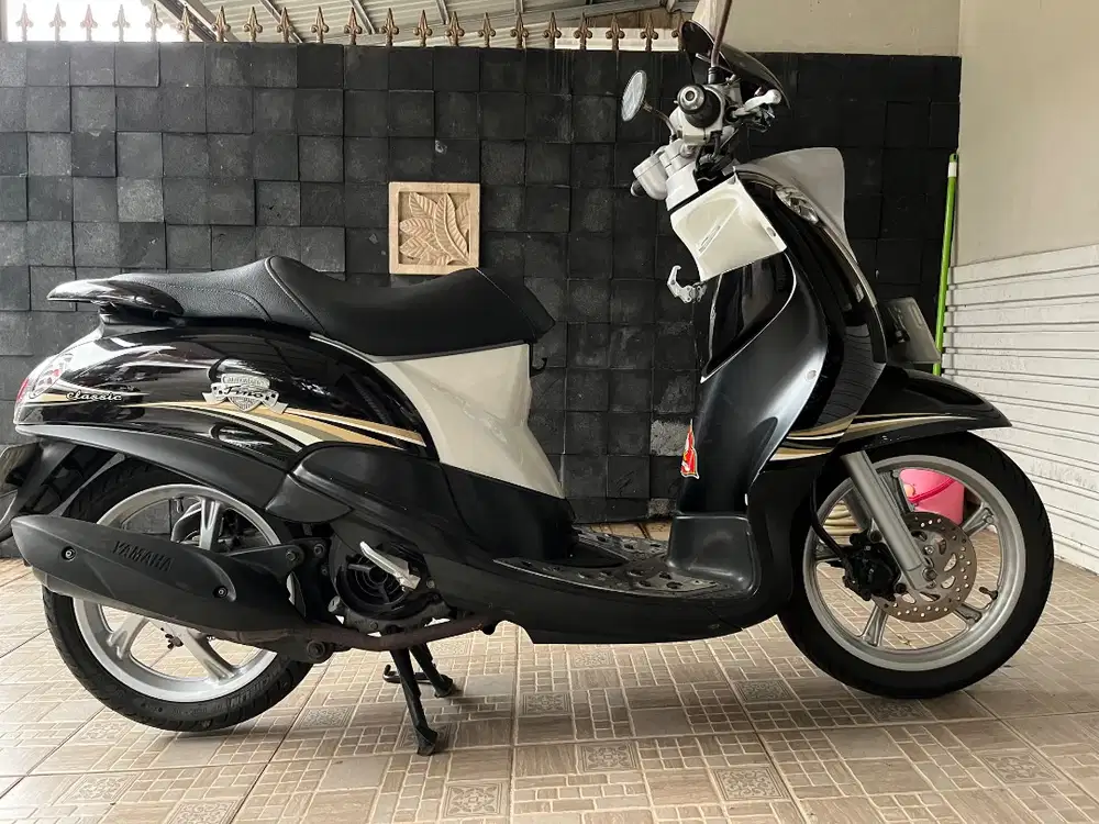 Fino Classic Istimewa 110cc black 2013
