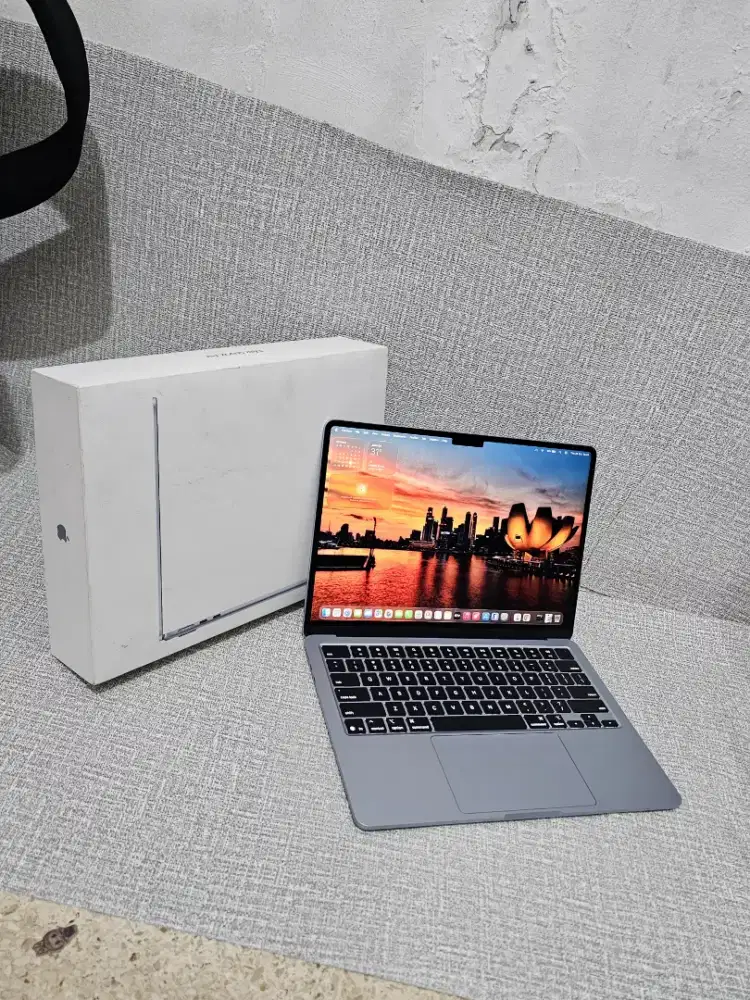 MacBook Air Retina M4 13-in2025 Fullset(ibox)Chip Apple M4
Ram16/256GB