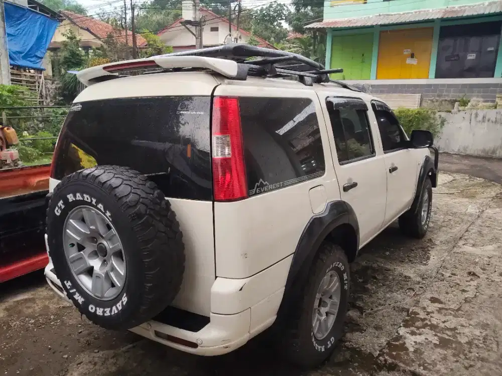 Ford Everest tahun 2008
