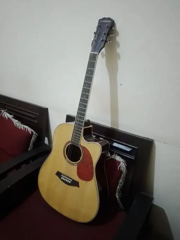 gitar akustik elektrik
