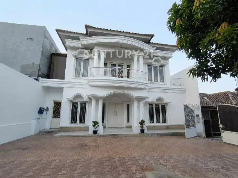 Rumah Mewah Klasik 2 1/2 Lantai Halaman Super Luas Di Komplek BDN