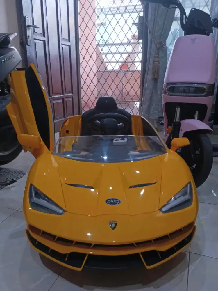 Mobil Aki anak Lamborghini Centenario lisensi Pliko