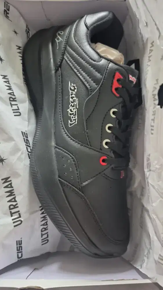 Sepatu precise ultraman shoes