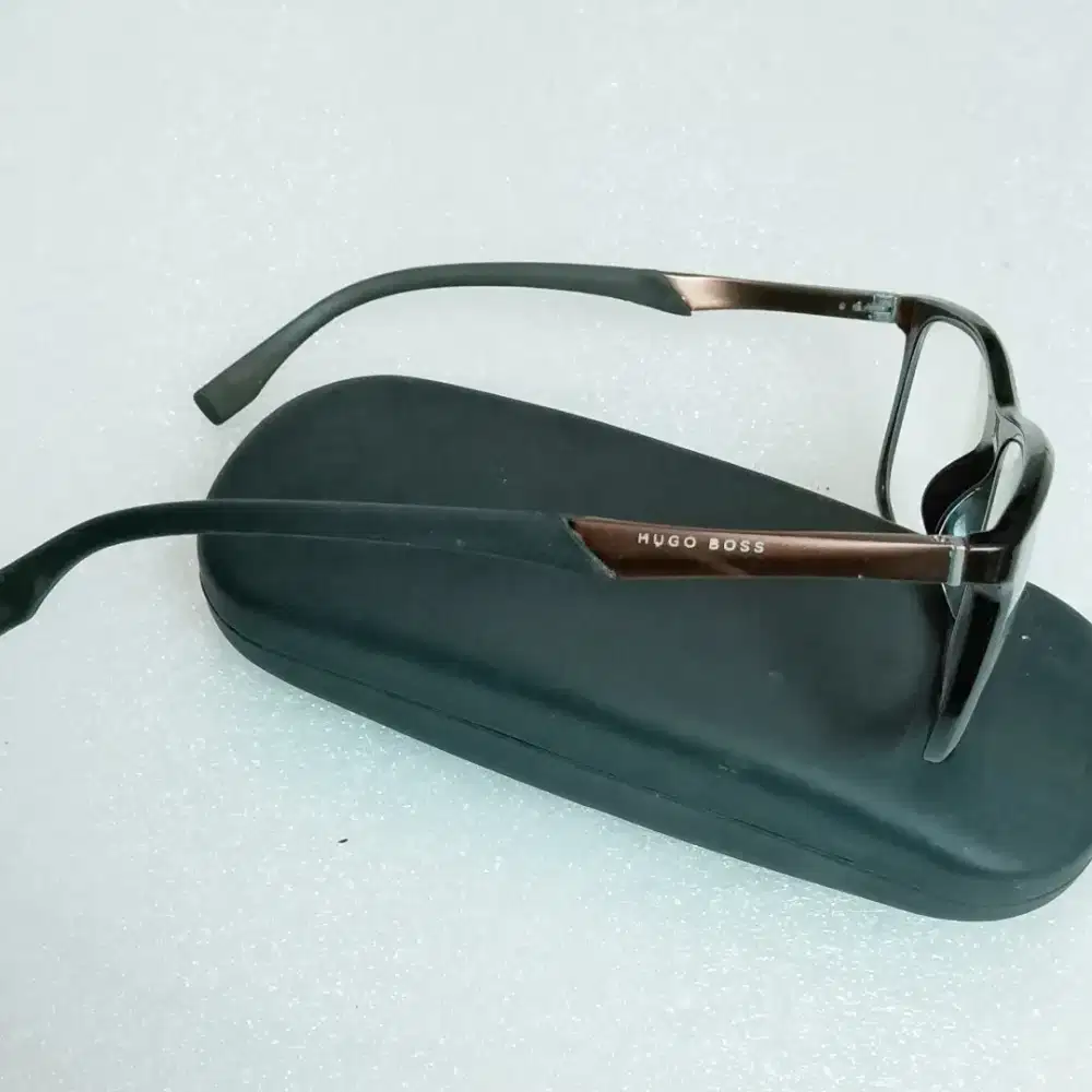 Kacamata HUGO BOSS