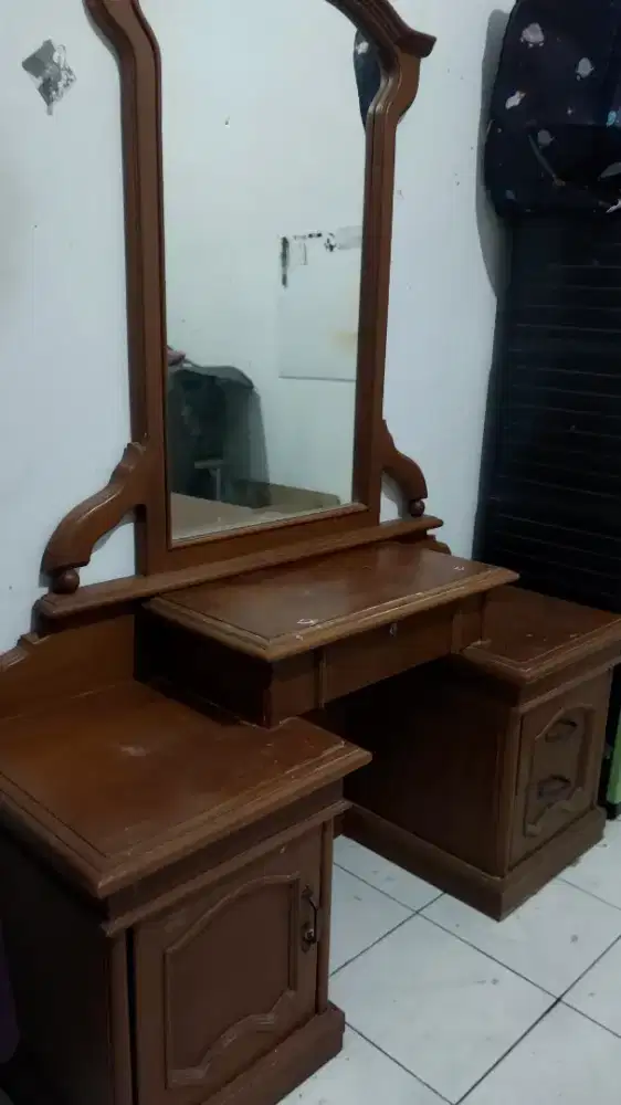 [JUAL CEPAT] Meja Rias Kayu Jati - Kondisi Kokoh & Utuh