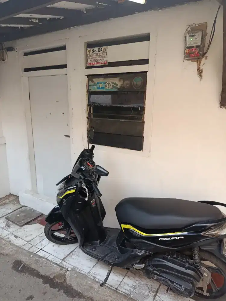 KONTRAKAN TAHUNAN DAERAH CEMPAKA PUTIH 20.000.000 nego tipis