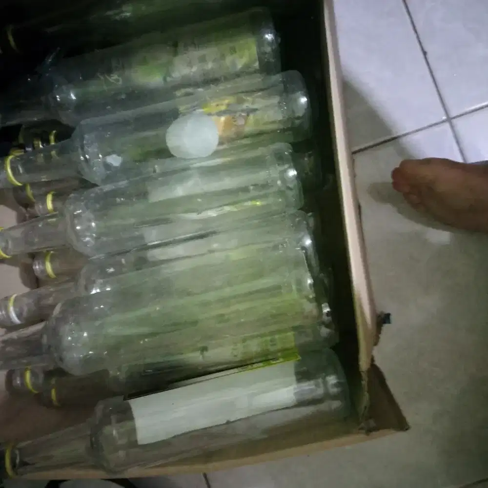 Botol bekas sirup ada 20